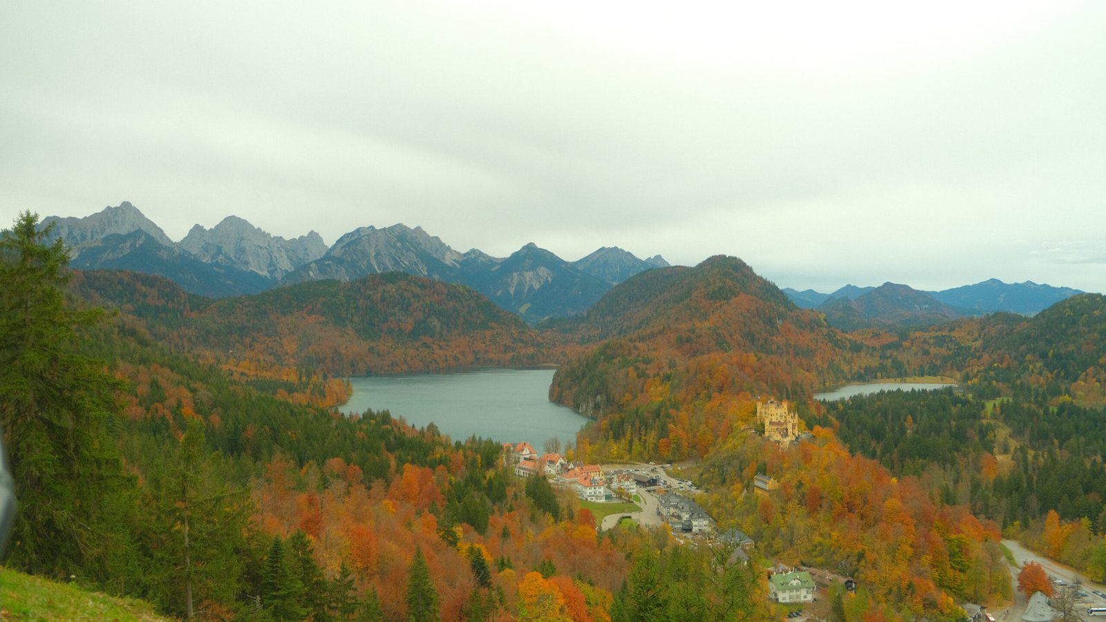Füssen in Fall: Neuschwanstein Castle & Autumn Leaves